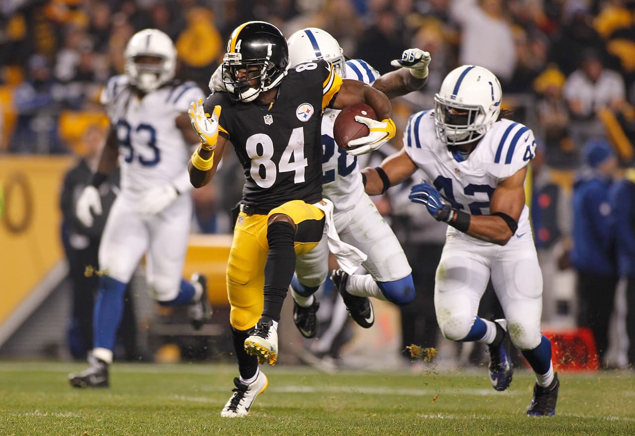 Brown regresó dos patadas de despeje para 74 yardas, incluyendo una de 71 yardas para TD, en el juego que los Steelers apabullaron 45-10 a los Colts.