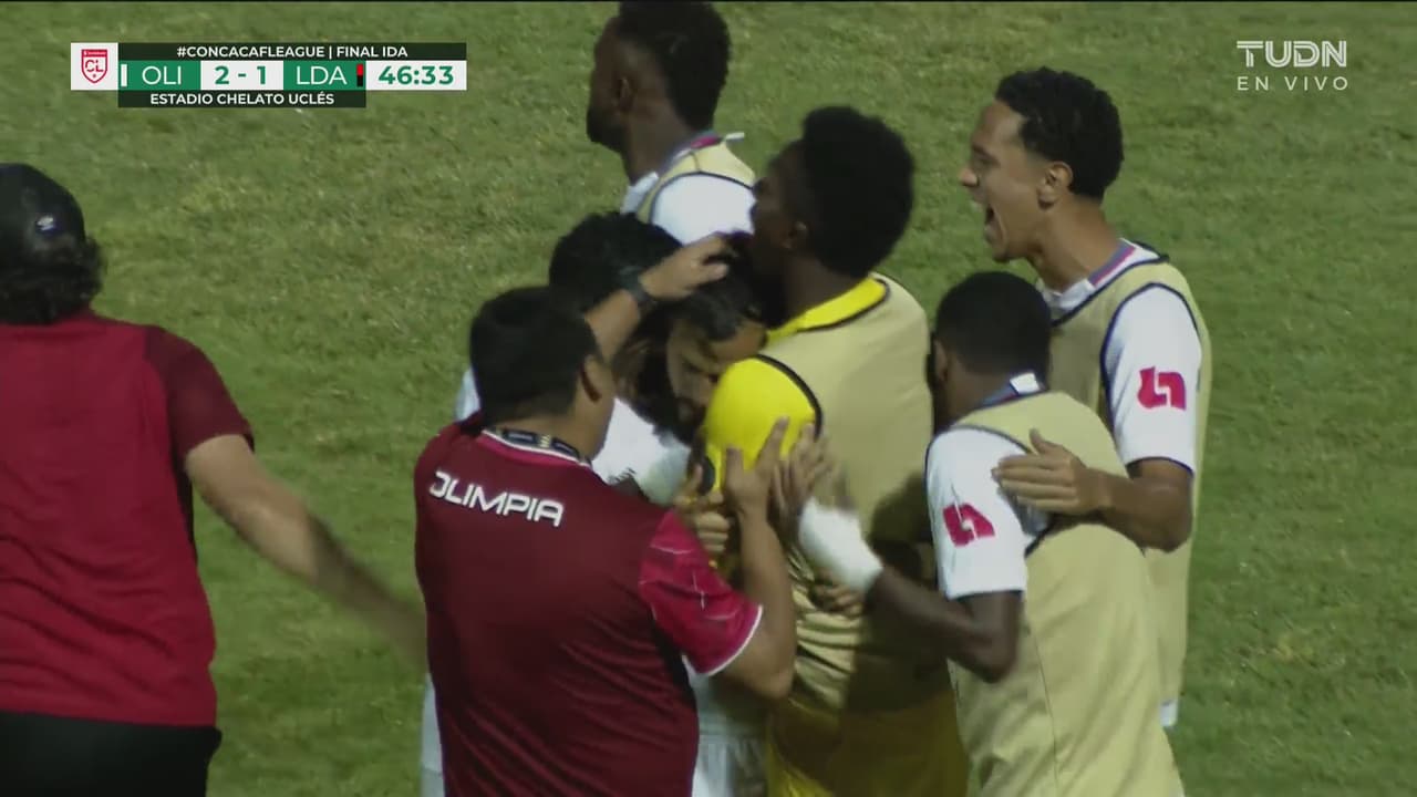 ¡Golazo del Olimpia! Jorge Álvarez, con la comba firma el 2-1