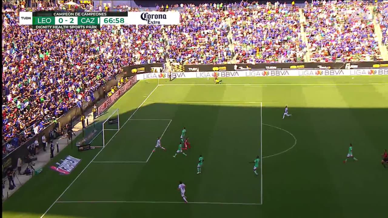 ¡GOL!  anota para Cruz Azul. Jonathan Javier Rodríguez Portillo