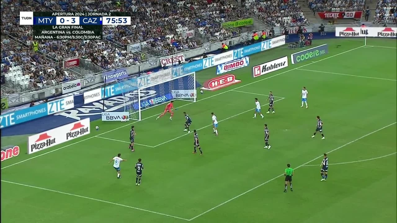 ¡GOL!  anota para Cruz Azul. Ángel Sepúlveda