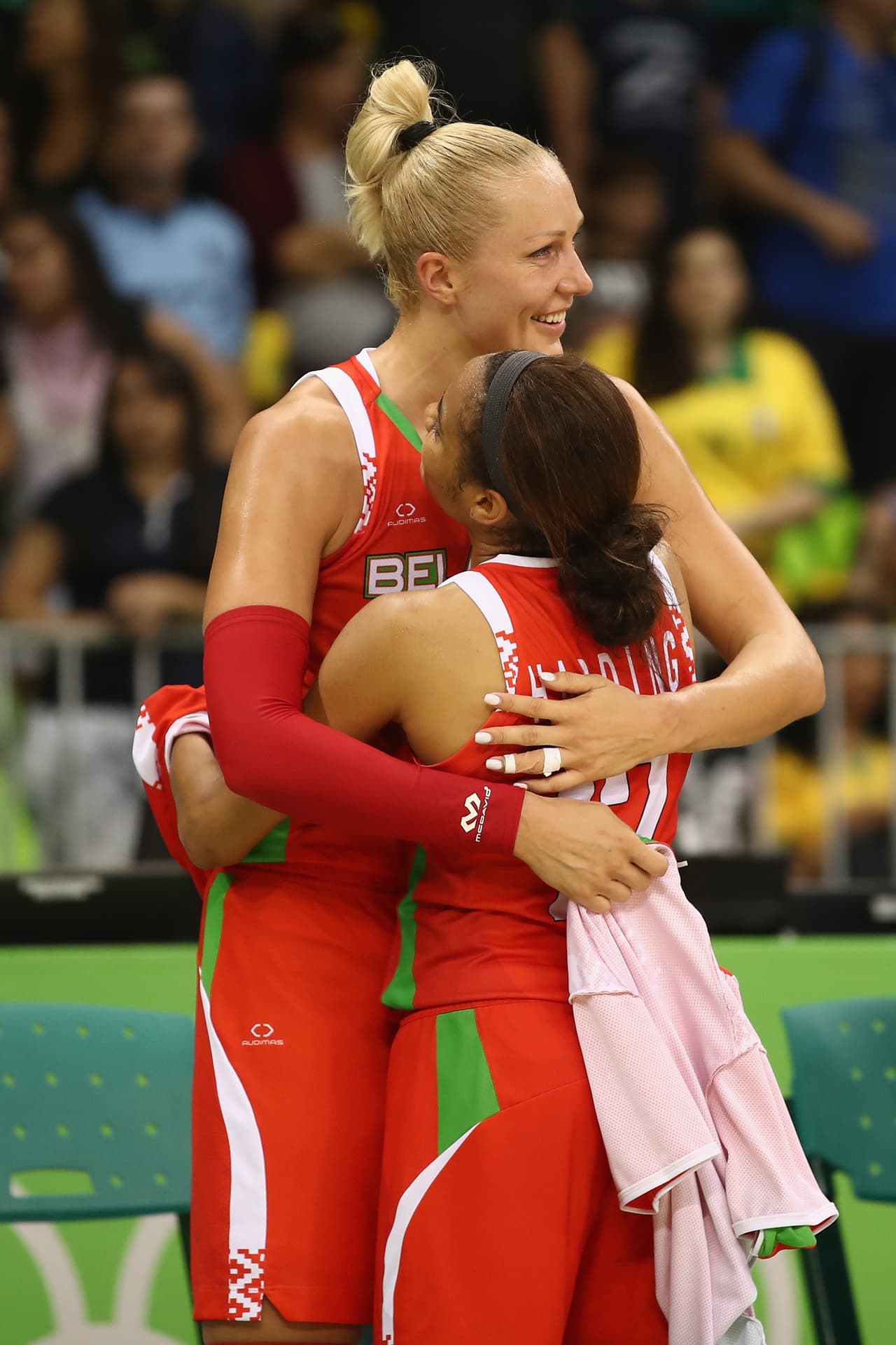 La estatura no impide que las grandes amistades se formen en el deporte.