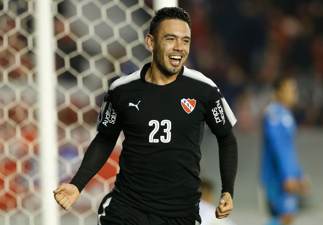 Pero como Víctor Vucetich no le dio continuidad, Domínguez aceptó la oferta del Independiente de Avellaneda. Ahora es titular.