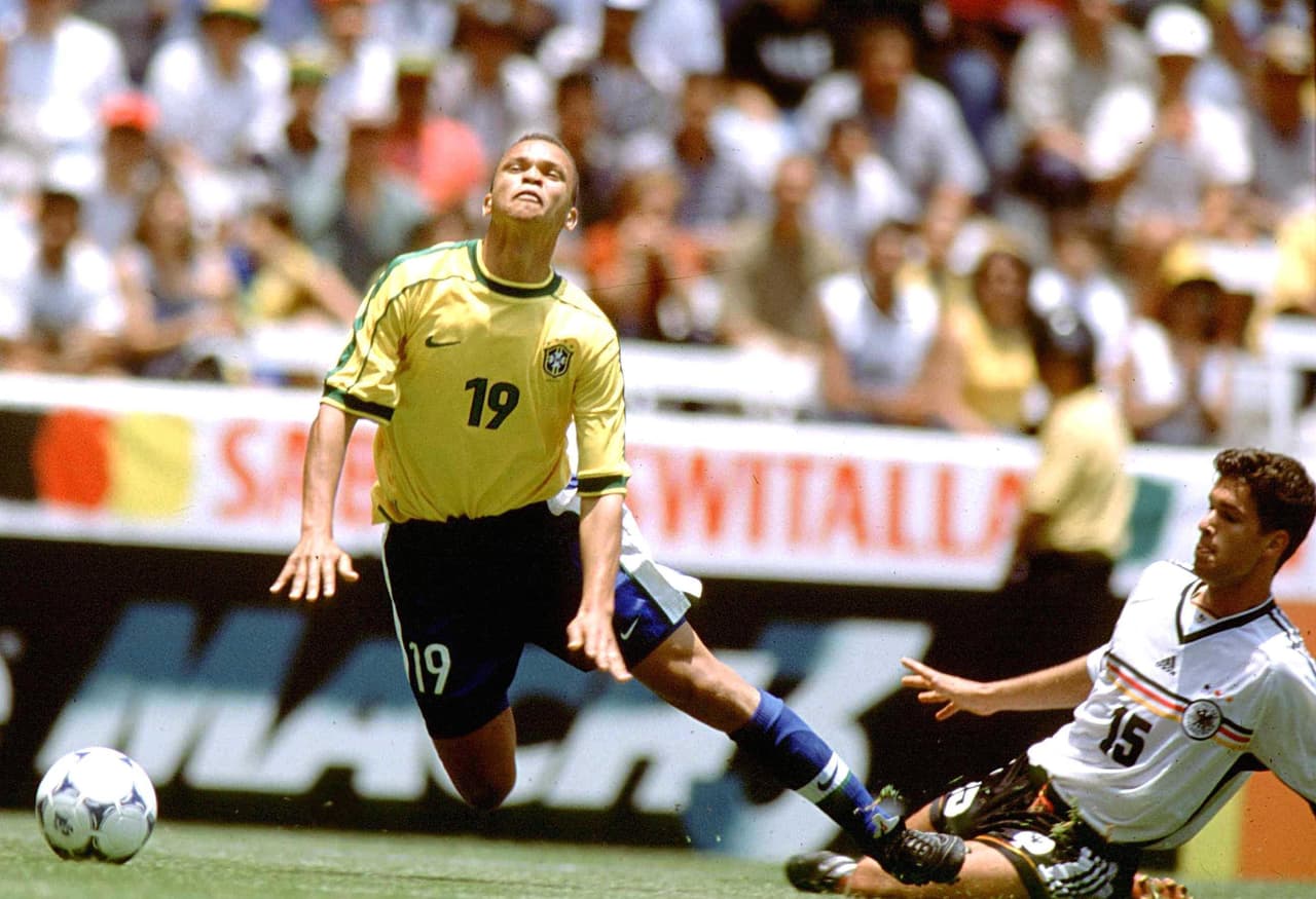 A pesar de que se vieron nuevas caras como Michael Ballack, la impotencia de los alemanes y su prematura eliminación dejaron ver a un equipo en su peor momento.