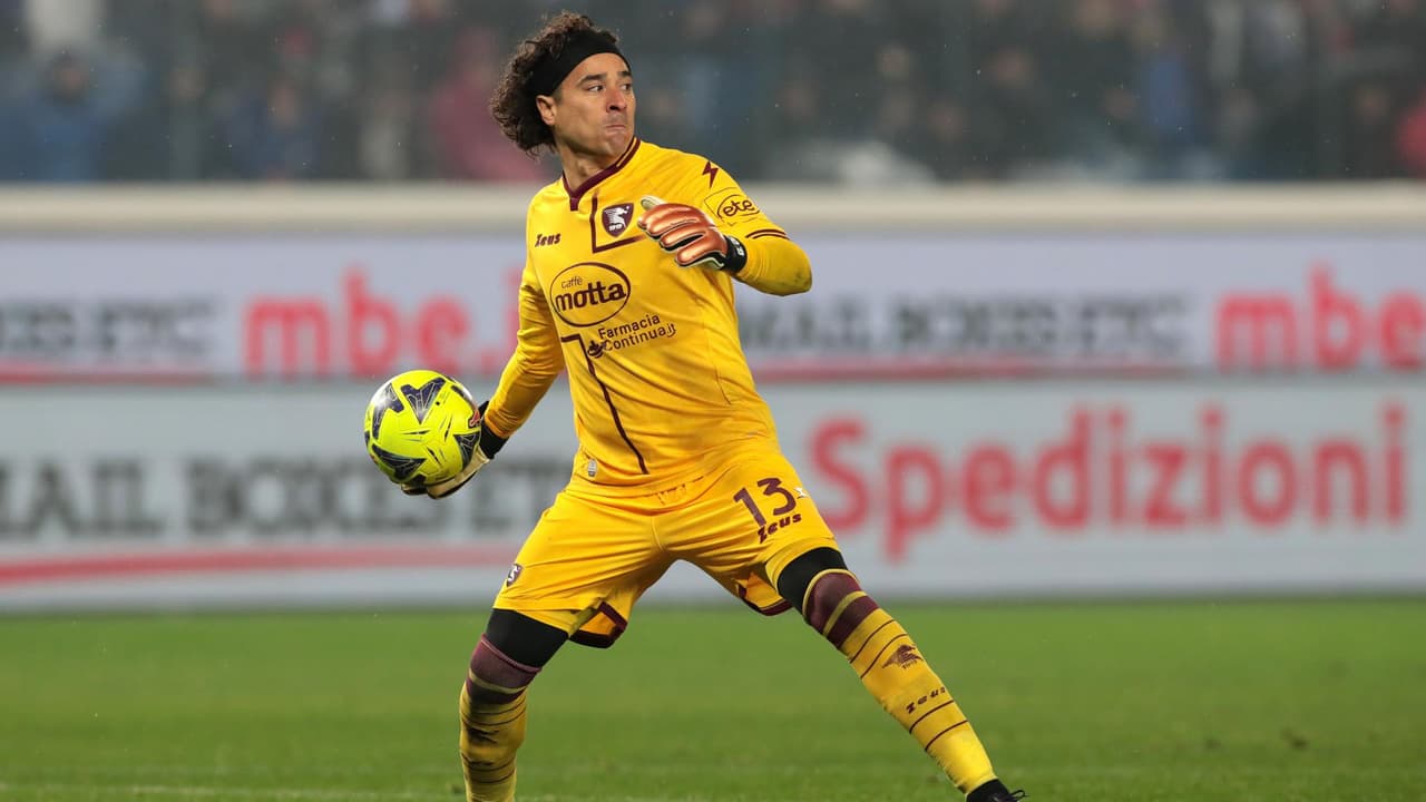 Guillermo Ochoa y Salernitana se quedan sin director técnico