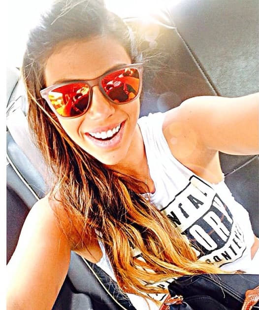 La bella modelo es novia del delantero peruano quien ha declarado que la espectacular mujer ha sido su amuleto en la Copa América de Chile 2015.