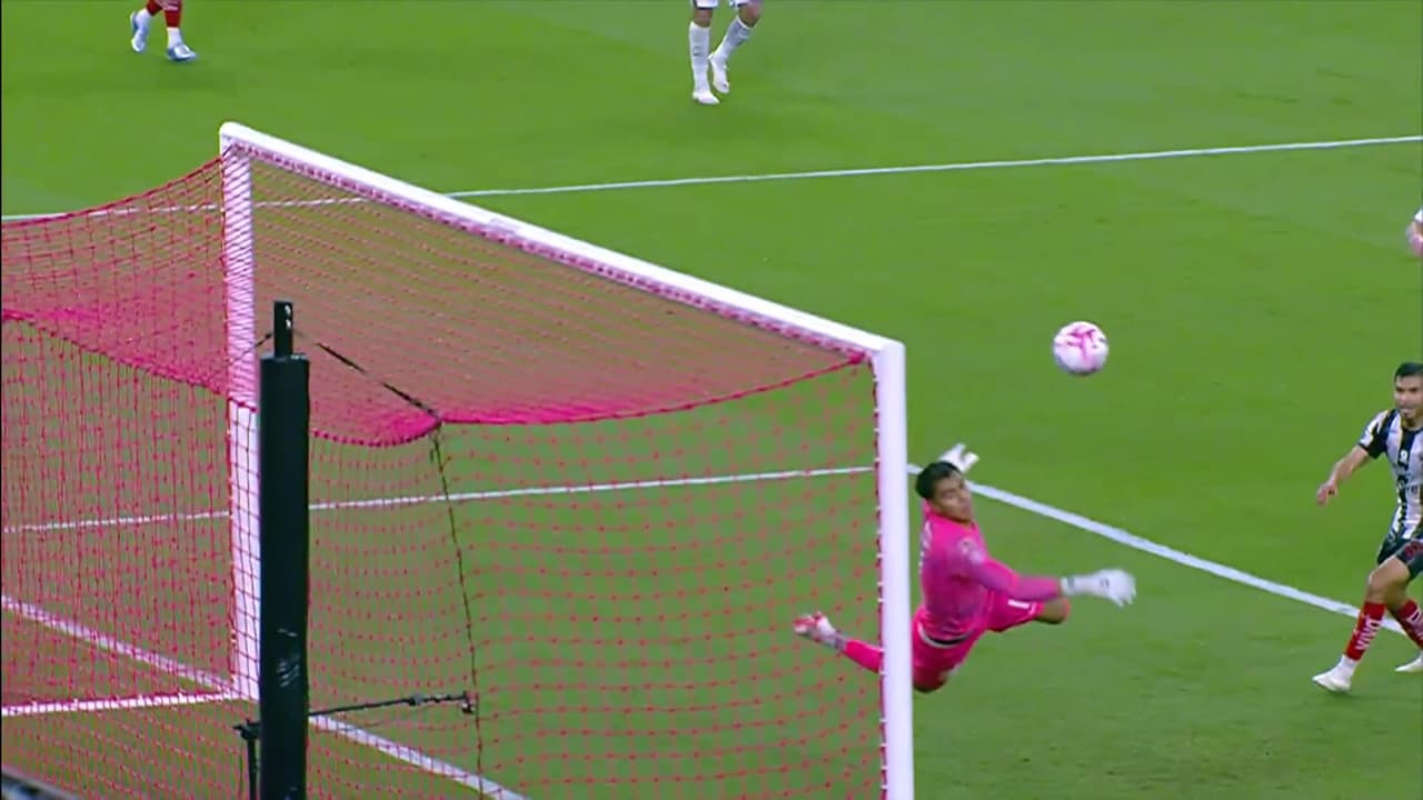 ¡Enferma atajada del Tala! Pónganse de pie ante tremendo vuelo para evitar el gol de Rayados