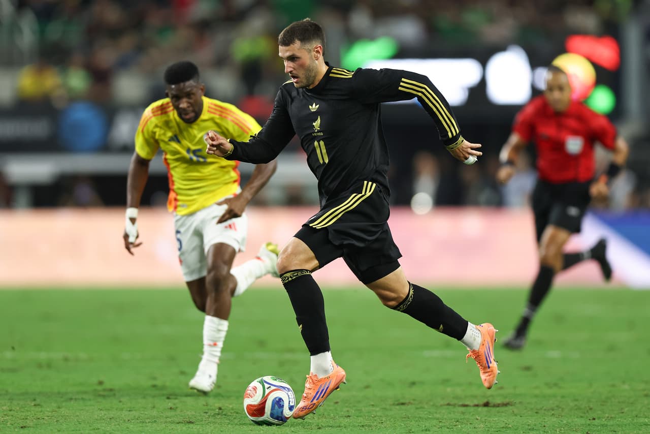 Santiago Gimenez (6). El delantero del AC Milan sigue sin pesar en Selección. Tuvo un remate a puerta de peligro, pero mostró poca cooperación en el marcaje que costó el primer gol al Tri. Salió al minuto 67.