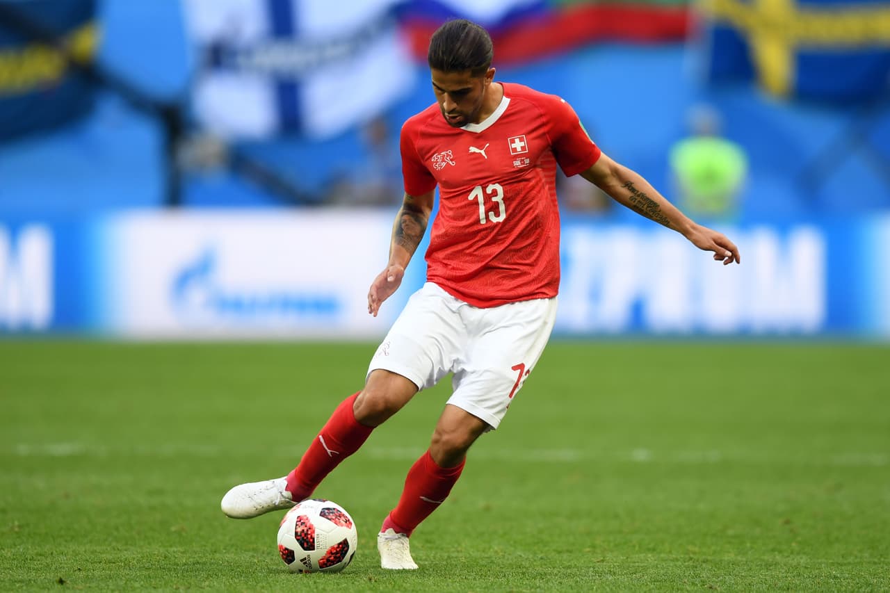 Lateral: Ricardo Rodríguez (Suiza) - En la serie ante Suecia nunca pudo ir al ataque con la suficiente decisión de hacer daño. Sus centros fueron errados y en defensa tuvo alguna complicación.