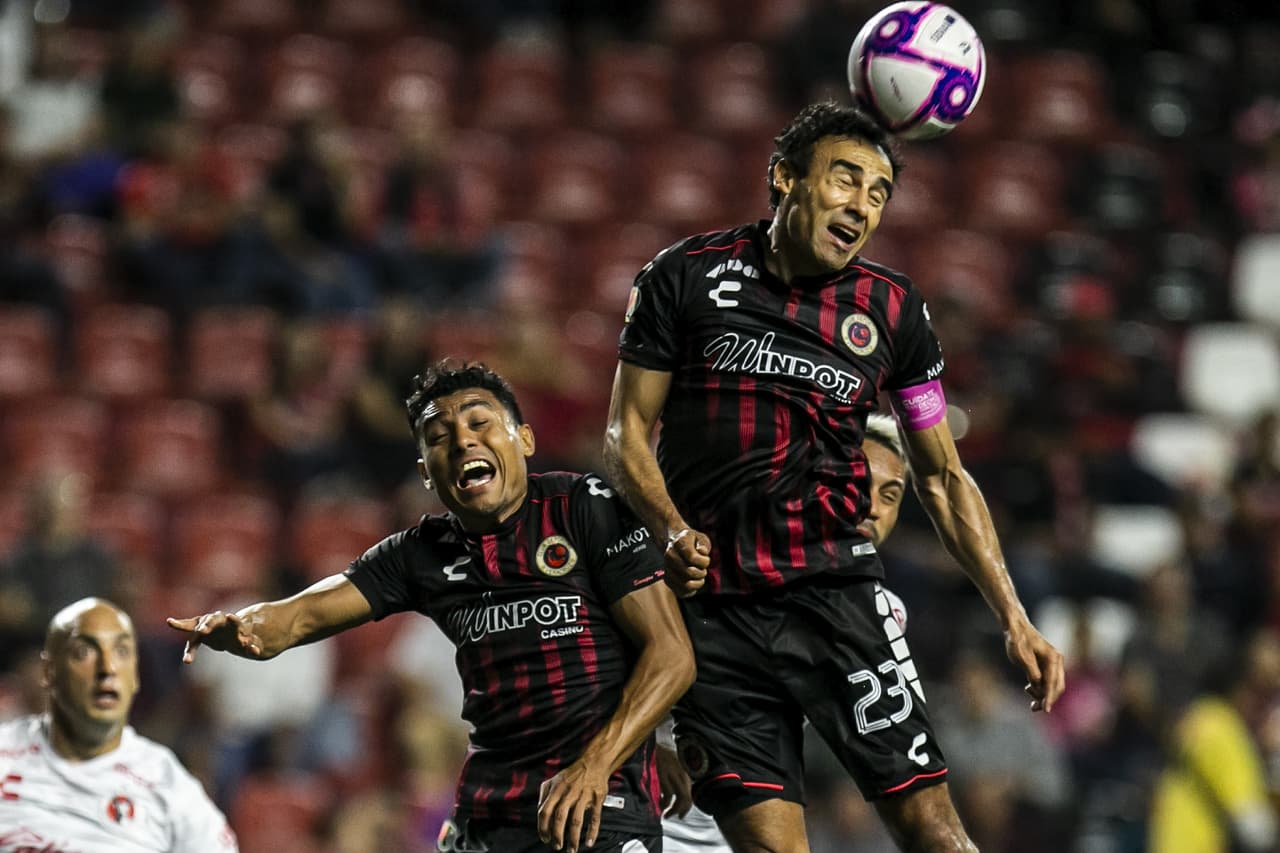 Con goles de Leonel Miranda y Ariel Nahuelpan, Tijuana gana en casa y se lleva los tres puntos.