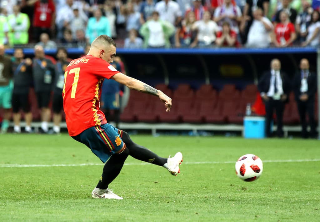 Iago Aspas tuvo la responsabilidad del quinto cobro para mantener con vida a España.