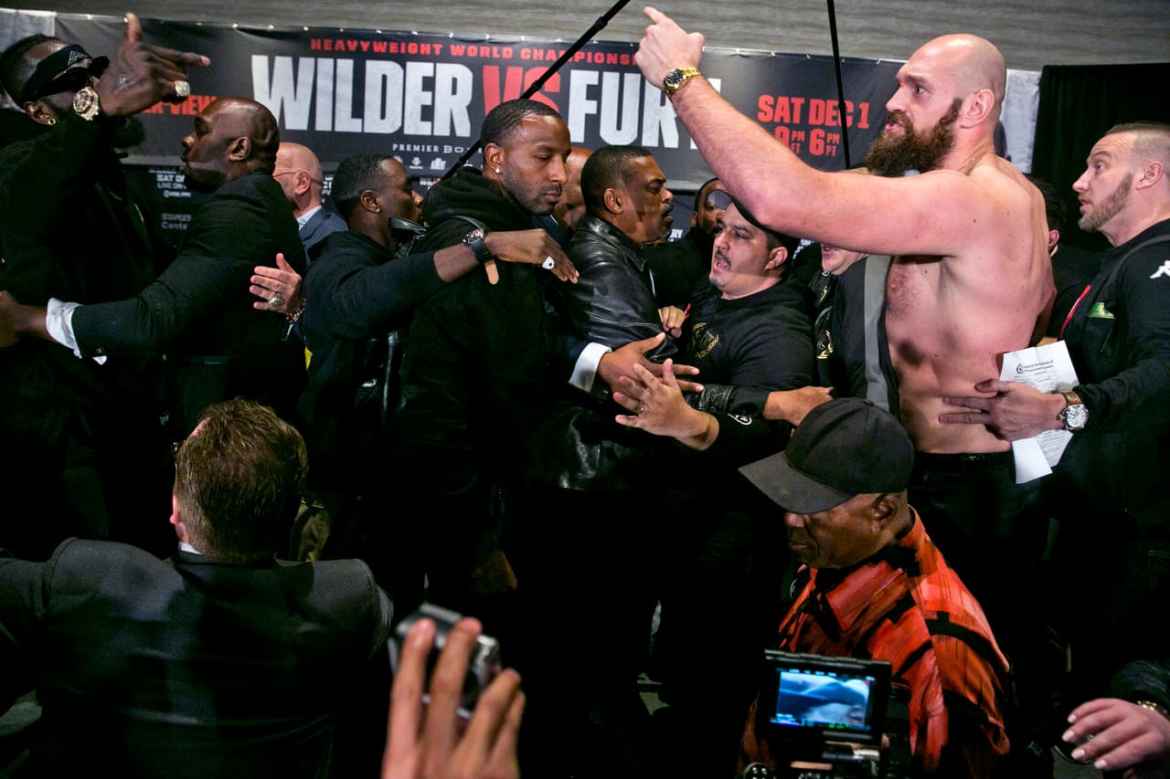 Empujones y amenazas: así fue la última rueda de prensa entre Wilder y Fury