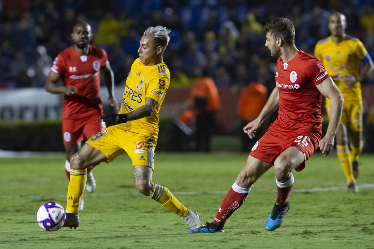 Canelo (49’) salió expulsado y dejó a los visitantes en desventaja. Salcedo (83’) anotó el solitario gol.