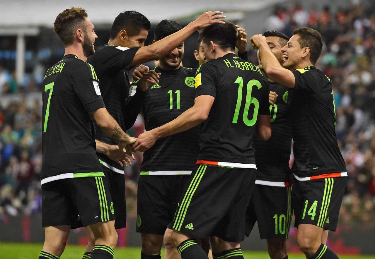 Al marcador se abrió gracias a un tremendo disparo de Guardado que se clavó en el arco del arquero salvadoreño.