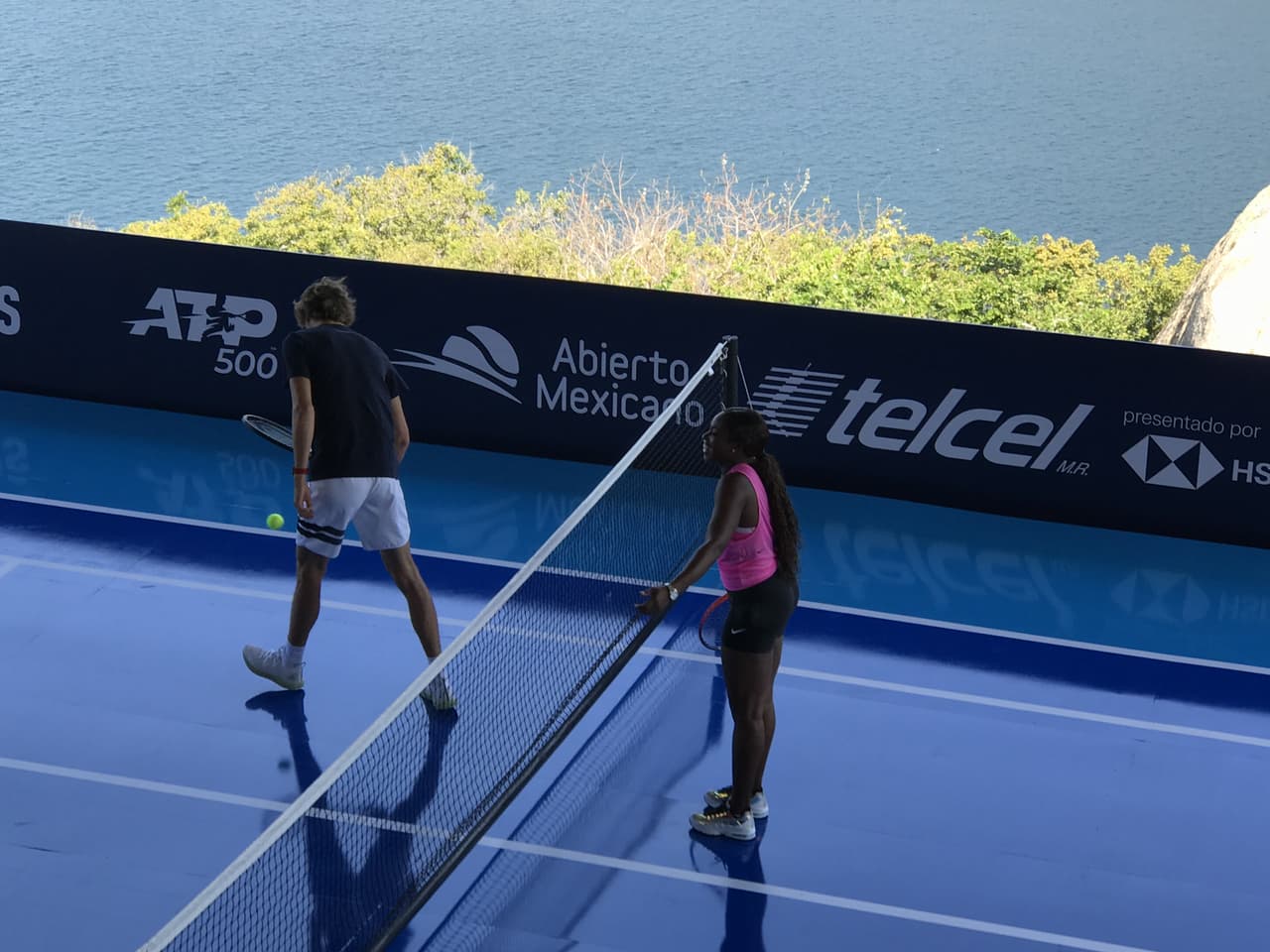 Buen ambiente y humor se generó entre ambos tenistas en este evento que pone en marcha el Abierto Mexicano de Tenis 2019.