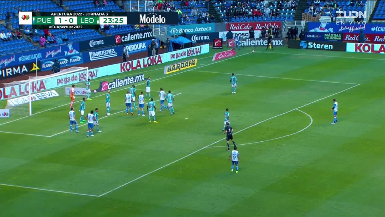 ¡TIRO ATAJADO! disparo por Israel Reyes.