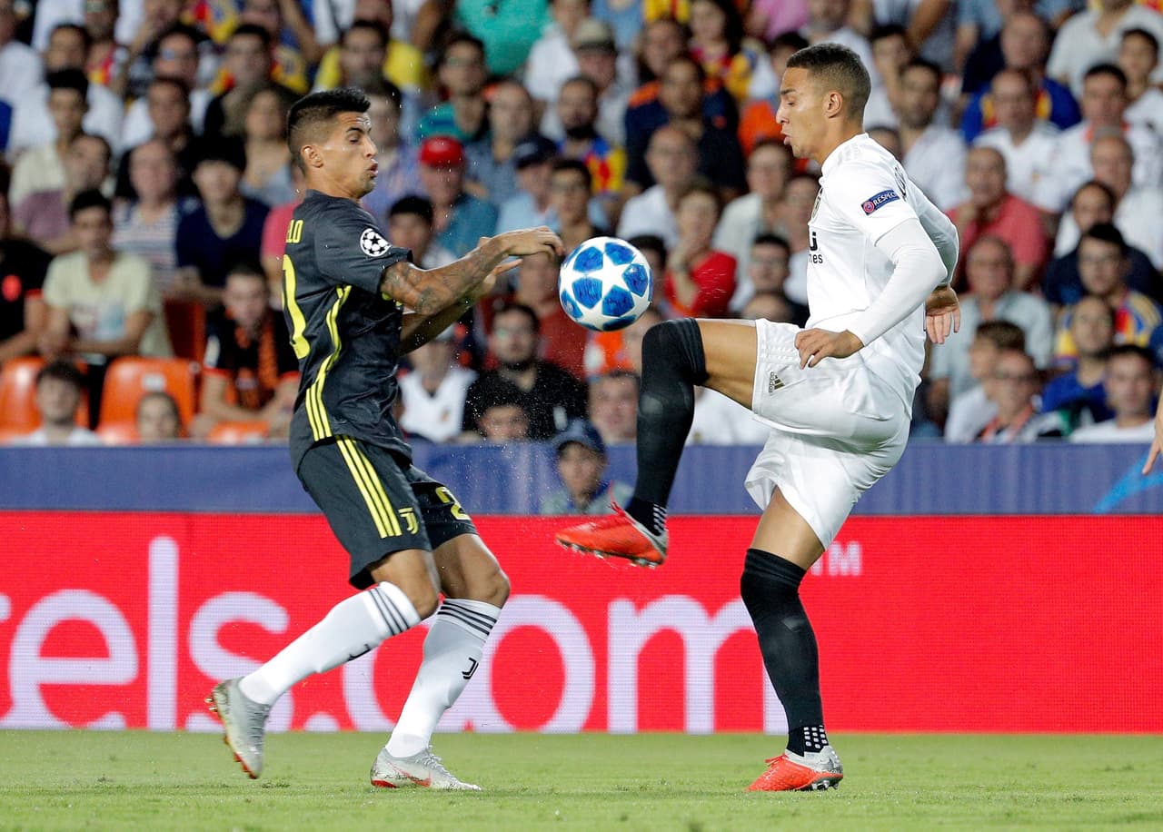 La línea siguió igual. Un Valencia temeroso y una Juventus que comenzaba a aprovechar todos los espacios en el área local.