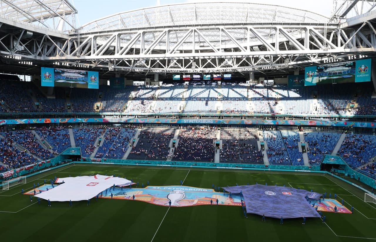Eslovaquia logra sacar la victoria ante Polonia 2-1 en San Petersuburgo, Rusia. Robert Mak provoca la jugada para el primer gol para los eslovacos y, a segundos de iniciar la segunda parte, Karol Linetty empata el encuentro. El gol del triunfo fue de Milán Skriniar al 69' y consiguen sus primeros tres puntos en el Grupo E de la Euro 2020.