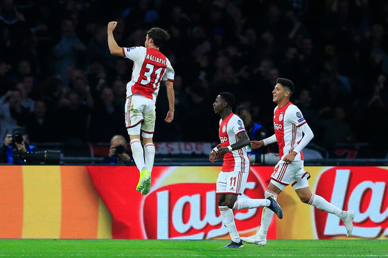 Fue titular en la victoria frente al Fortuna Sittard aunque salío del terreno de juego en el medio tiempo.