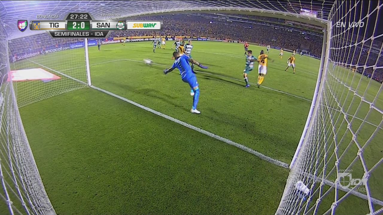 Enner Valencia marca el 2-0 y hace estallar al Volcán