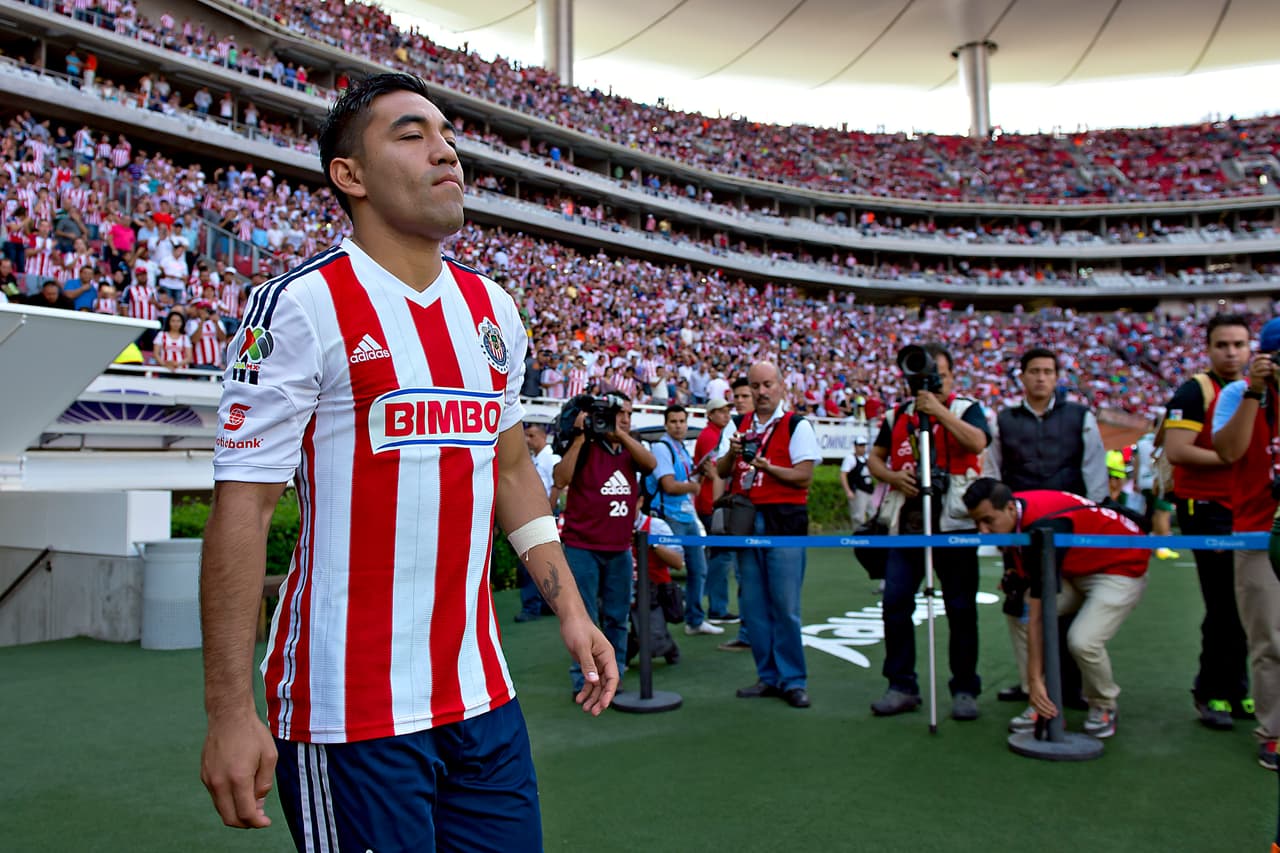 Marco Fabián es el tercero pico del tridente de Chivas. Si Fabián se mete en el torneo como lo hizo al final del Clausura 2015, las posibilidades de su equipo son enormes, pero por desgracia para ello hay que apelar a su estado de ánimo más que a su fútbol.