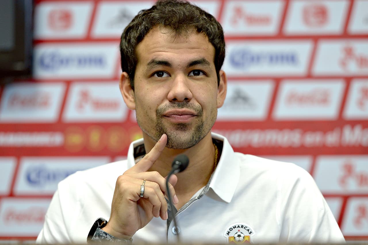 Pablo Velazquez deberá asumirse él mismo de inmediato como figura de Morelia. El paraguayo tiene la responsabilidad de los goles en un equipo llamado a luchar por el no descenso. En el Apertura 2013 ya fue campeón goleador en México.