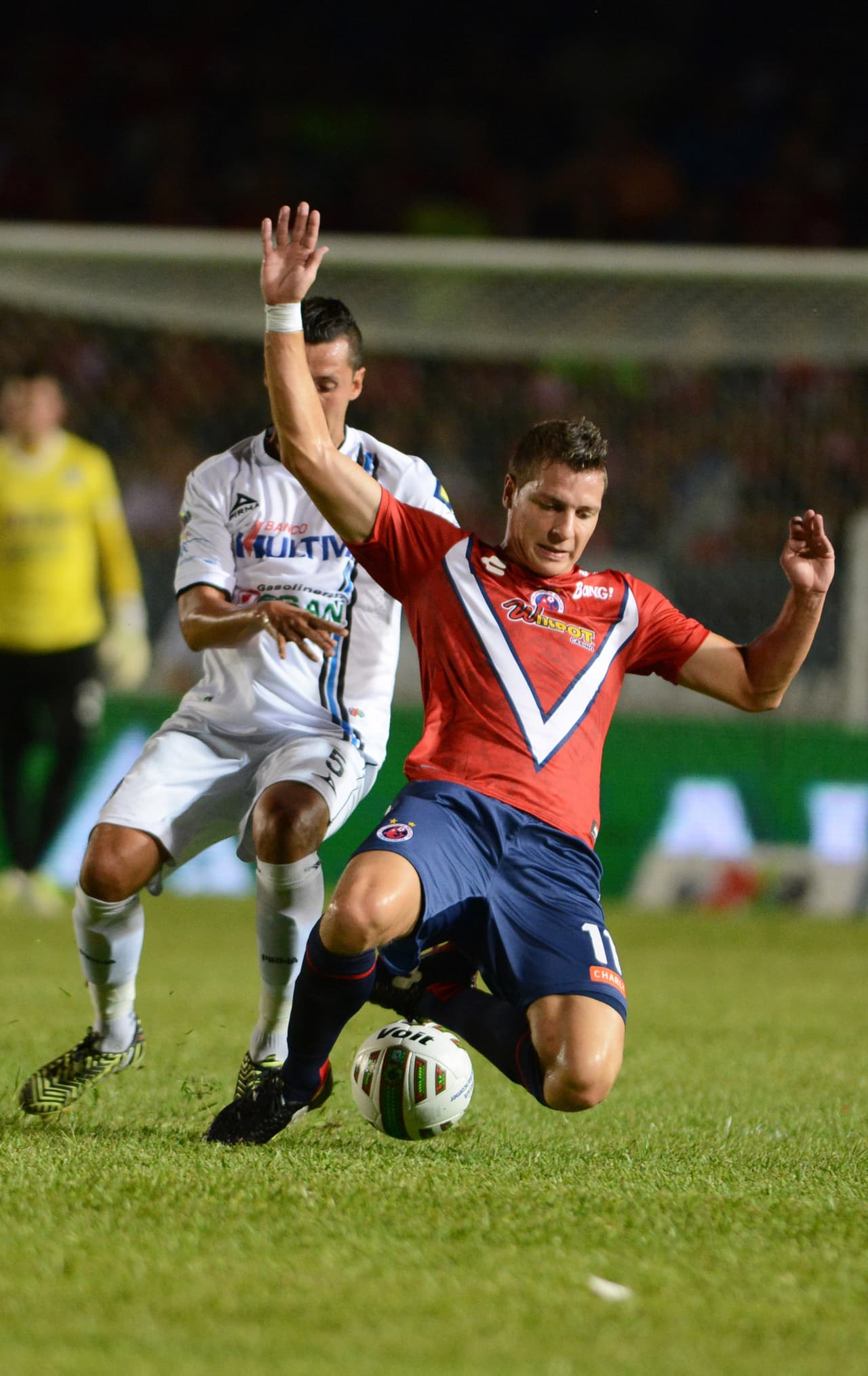 Julio César Furch se quedó a un gol del liderato de goleo individual en el Clausura 2015 y guió a unos sorpresivos Tiburones a un impensable tercer sitio del torneo regular con buen fútbol y consistencia. Debe confirmarlo esta campaña que inicia.