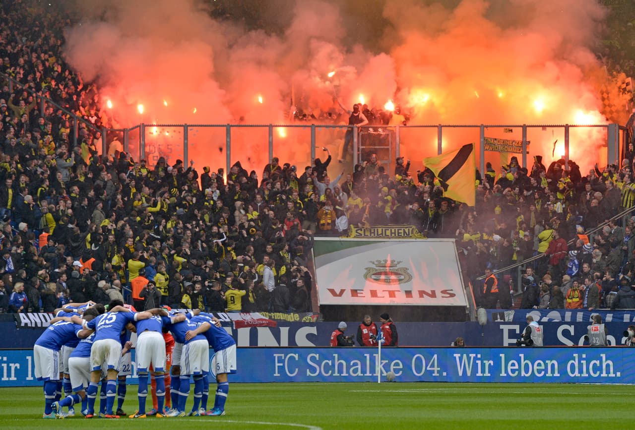 Borussia Dortmund y Schalke 04 abrirán la Bundesliga en el regreso del futbol de élite tras la crisis sanitaria que frenó al balón por varios meses.