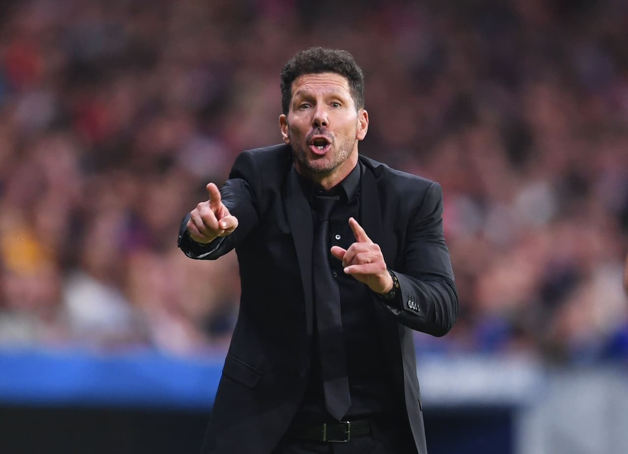 El técnico argentino, con mayor experiencia, ha mantenido ese espíritu combativo y junto a ello su forma física, sin experimentar mayor subida de peso ni dejar ver canas.