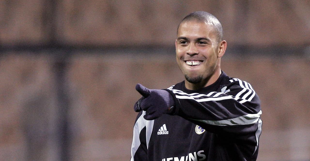 El brasileño, apodado 'El Fenómeno', volvió a competir en 2001, fue al Mundial donde fue goleador y figura, ganó el Balon de Oro y el Premio al Mejor Jugador de la Fifa de 2002 y llegó a Real Madrid donde salió campeón de Liga, de Copa del Rey, de Copa Intercontinental en ese año y donde en sería goleador de España en 2004.