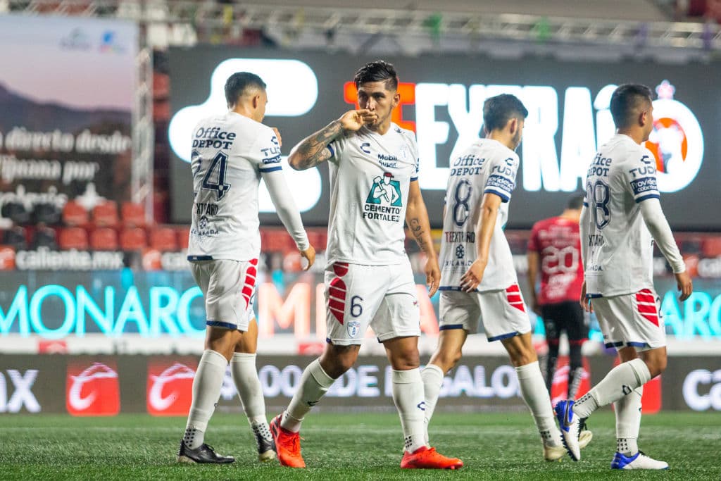 El conjunto de Tijuana se quedó sin posibilidades de seguir compitiendo en el Guard1anes 2020. | Víctor Guzmán (36’) y Roberto de la Rosa (73’) sellaron el triunfo para los de Pezzolano. Tijuana se enfrentará a Querétaro y Pachuca se medirá a Necaxa en la última jornada de la competición.