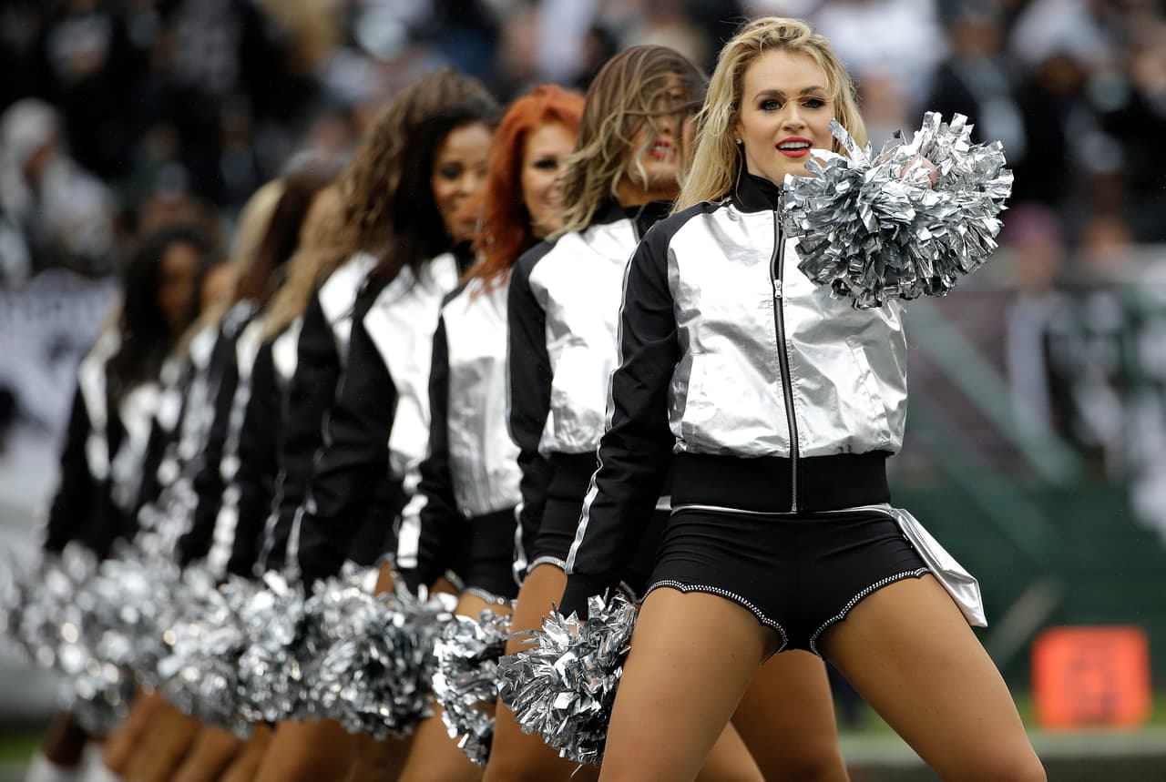 Abrigadas, con faldita, con pantalón, ¡ellas siempre lucen sensacional! Checa a las bellezas de la Semana 13 de la NFL.