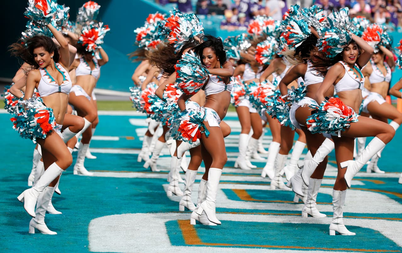 Abrigadas, con faldita, con pantalón, ¡ellas siempre lucen sensacional! Checa a las bellezas de la Semana 13 de la NFL.