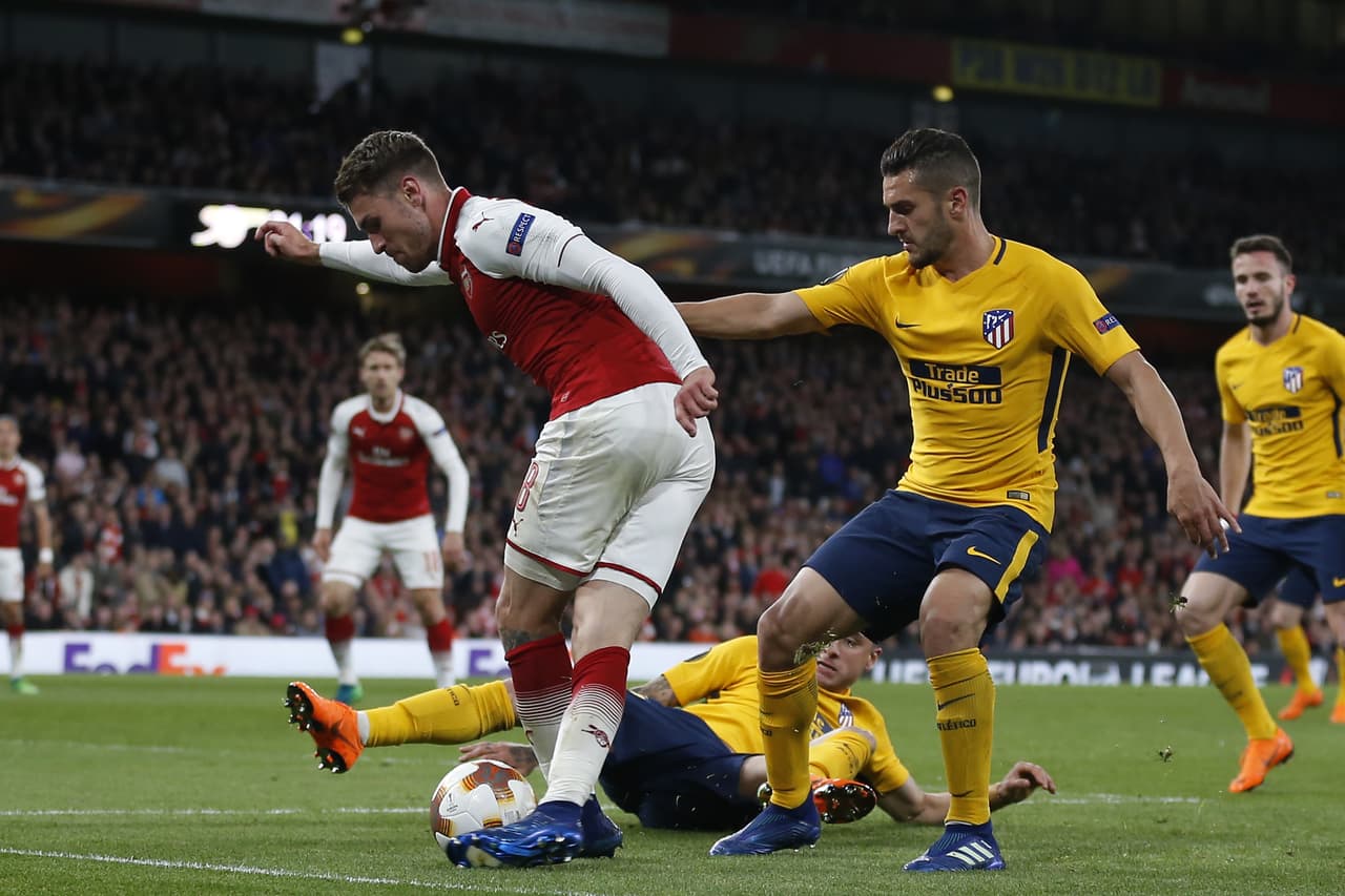 Arsenal buscó de todas las formas marcar la diferencia y así duró más de 60 minutos.