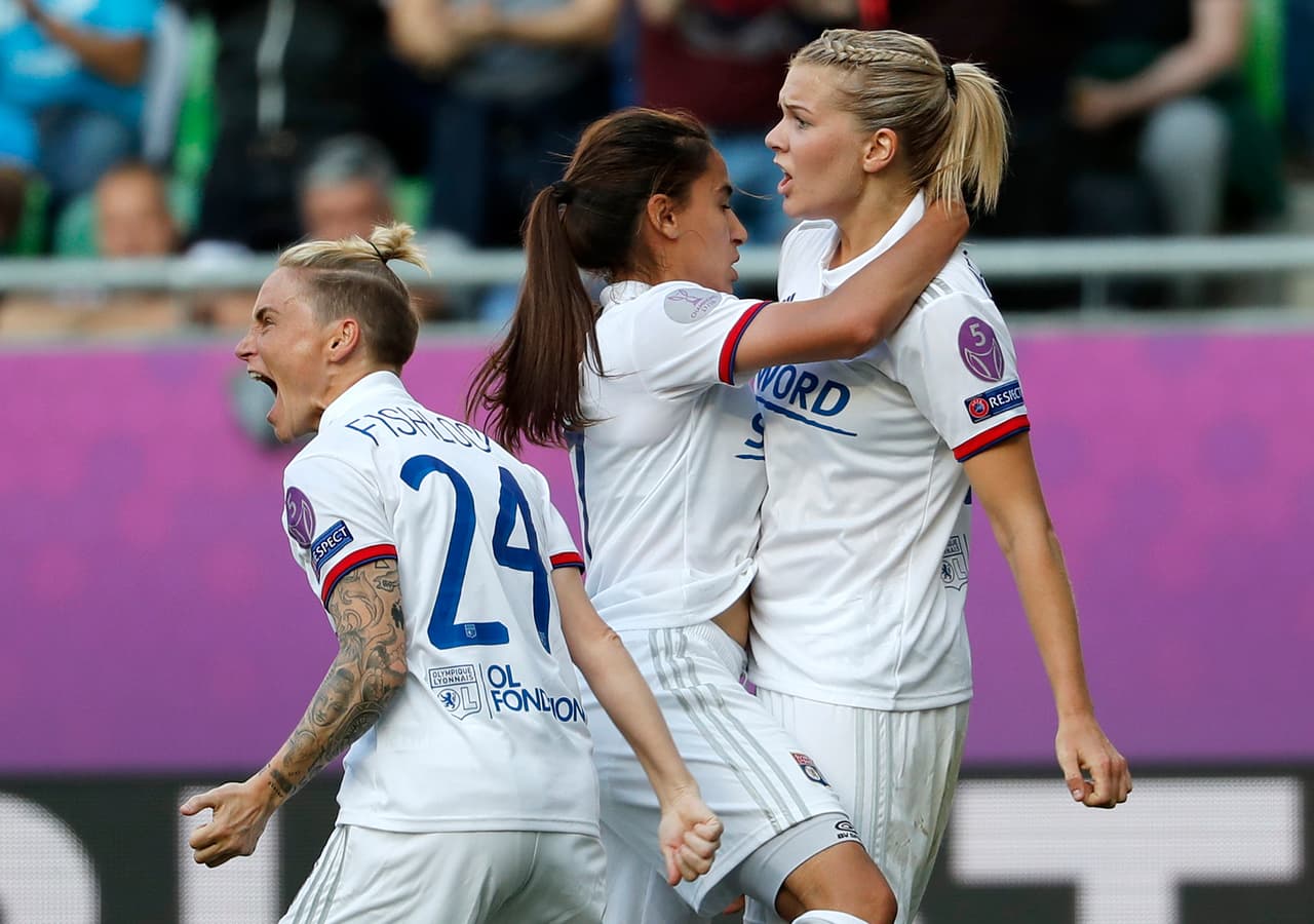 La superioridad del Lyon fue ratificada con tres goles en el primer tiempo de Ada Hegerberg (derecha).