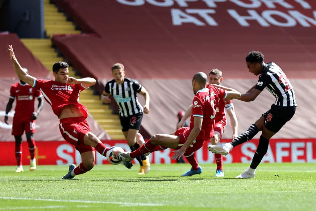 El gol de Joseph Willcok al minuto 90+5 Newcastle United logra rescatar un valioso punto en su visita al Liverpool.