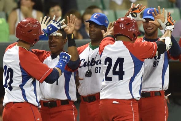 Salazar fue recibido por un doblete de Cepeda a lo profundo de los jardines izquierdo y central, remolcando a Gourriel, Despaigne y Alarcón y ampliar el marcador de los cubanos 8-4 y mantener esta ventaja hasta el final cuando el taponero Héctor Mendoza, de tan solo 20 años, dominó a sus tres contrincantes.