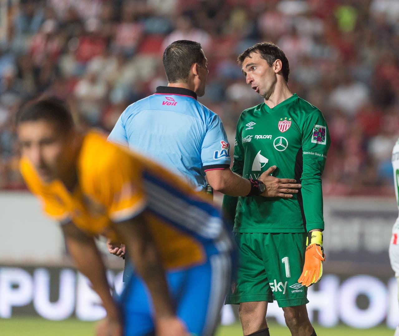 Marcelo Barovero, arquero del Necaxa, fue el hombre del partido al realizar un par de atajadas espectaculares.