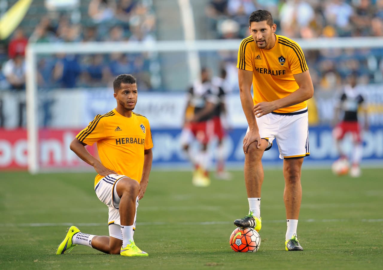 Omar González y Giovani dos Santos, un duelo entre ex compañeros galácticos