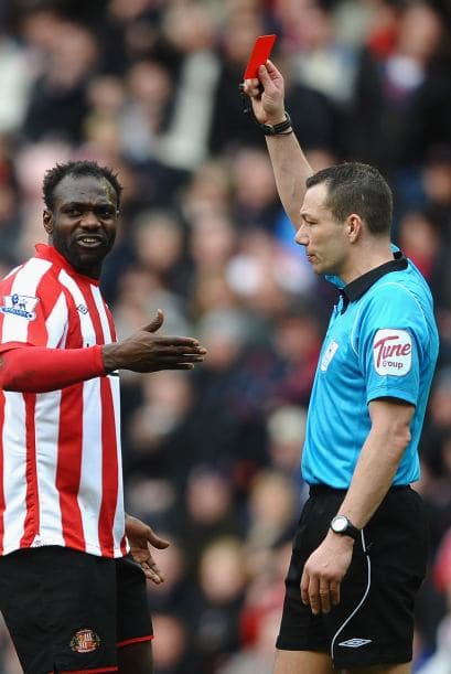 La frustración de los jugadores del Sunderland se vio reflajada con la expulsión de John Mensah al minuto 82.