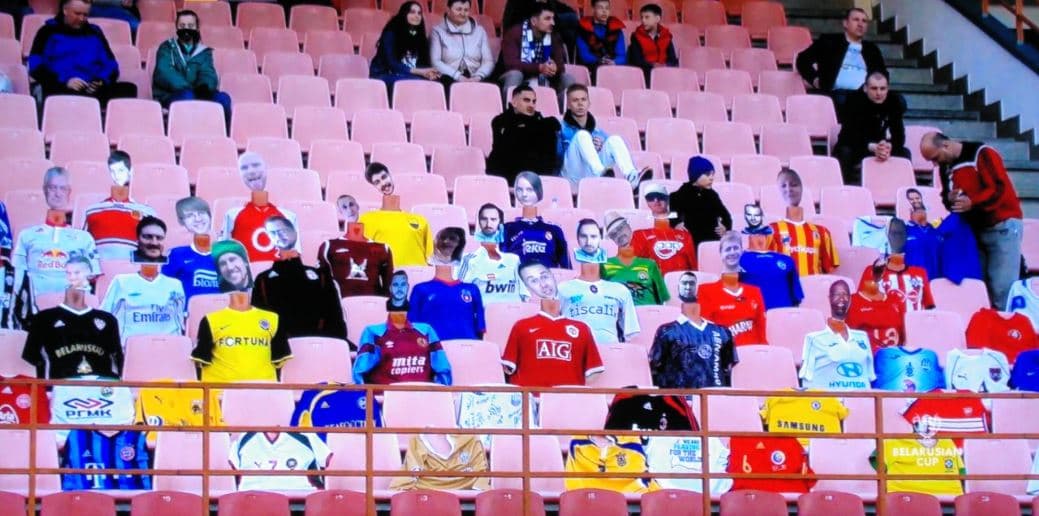 Bielorrusia improvisa con maniquíes en sus tribunas