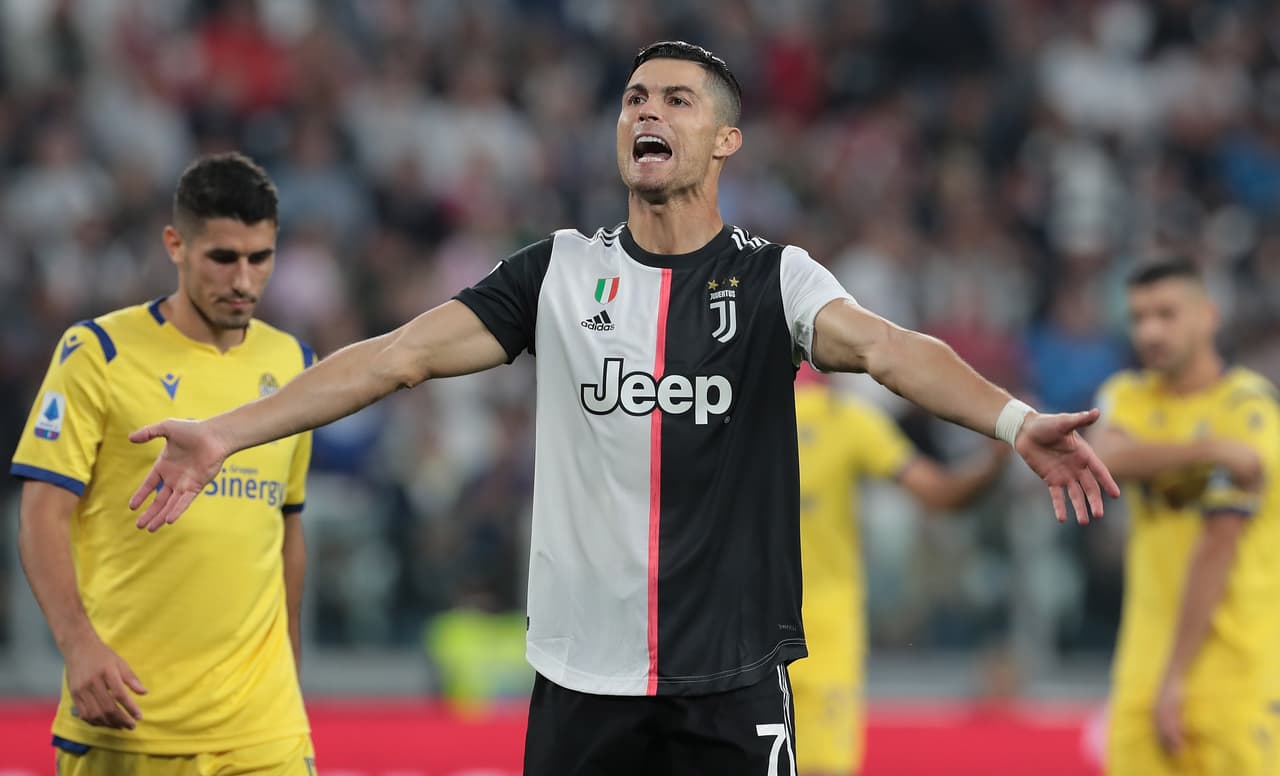 En total, con la playera de Juventus ha logrado gran efectividad desde el manchón penal con la Juventus ya que ha ejecutado 16 tiros durante el tiempo regular, y ha anotado 15.