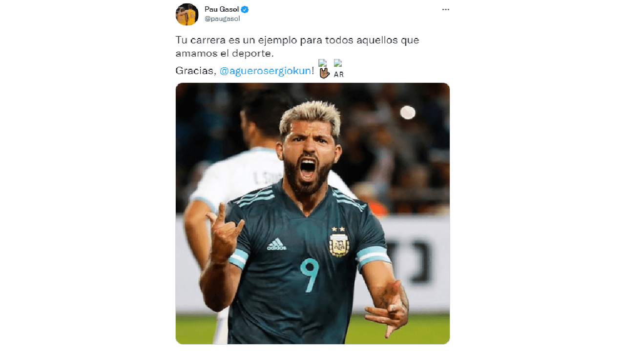El mundo del futbol se despide de un grande, Sergio 'Kun' Agüero anunció su retiro de las canchas por problemas cardiacos, lo cual causó reacciones en redes. Compañeros de cancha, equipos y fanáticos, le dedicaron palabras, imágenes y videos por su gran trayectoria, su talento y, sobre todo, por su calidad. humana, ¡hasta luego, Kun!