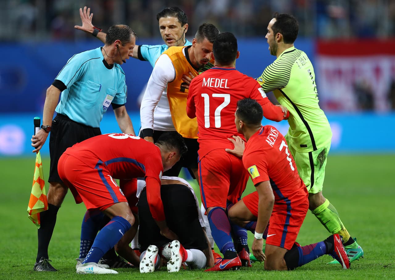 Los últimos minutos se ensuciaron mucho con Alemania tratando de frenar el encuentro a toda costa.