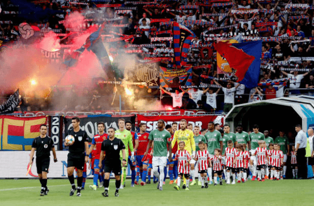 El FC Basel se adelantó muy temopranamente en el juego ya que el central suizo Eray Comert logró imponerse al arquero Jeroen Zoet al minuto 9 de partido.