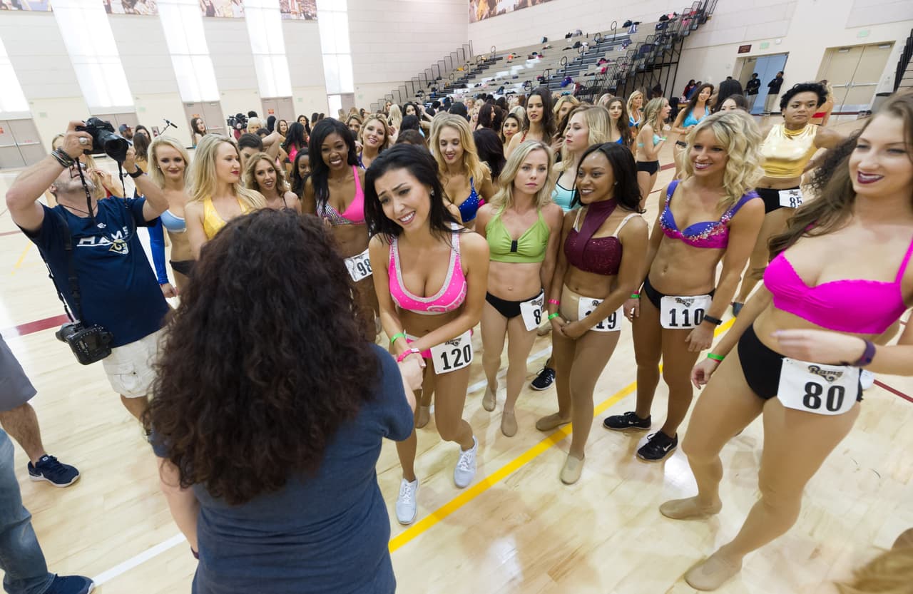 Los Rams arrancaron sus audiciones para elegir a sus cheerleaders 2016 en el Galen Center de la Universidad del Sur de California. Checa los bombones que hicieron prueba.