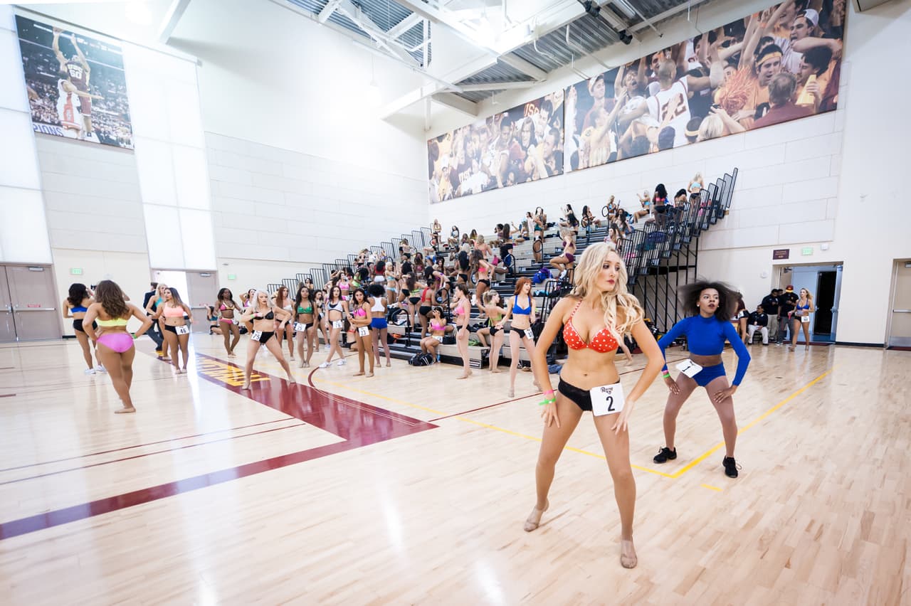 Los Rams arrancaron sus audiciones para elegir a sus cheerleaders 2016 en el Galen Center de la Universidad del Sur de California. Checa los bombones que hicieron prueba.