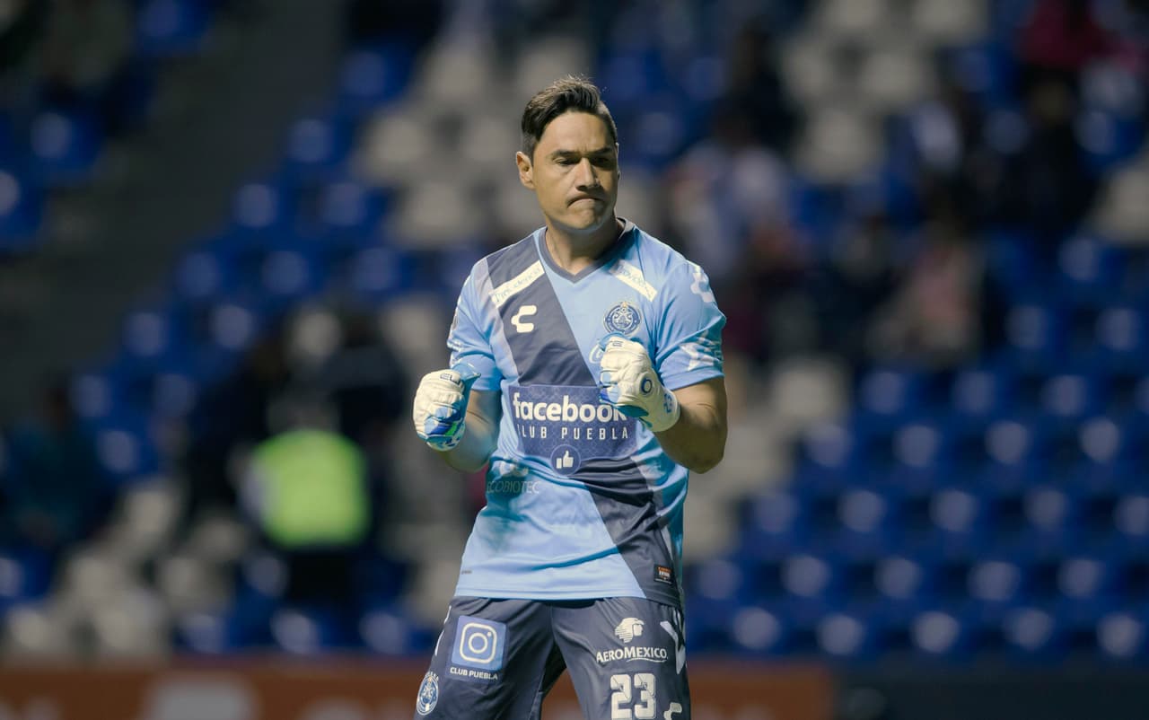 Puebla dio ejemplo de cómo superar a Monterrey y luego de 11 partidos sin conocer la derrota lo venció 2-0 en partido pendiente de la jornada 10 del Apertura 2017.