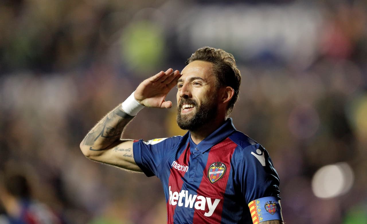 El Levante registró su mejor partido de la campaña a costa de una desdibujada versión del Real Betis y lo goleó 4-0 en ele Estadio Ciutat de València, que pone casi en tierra firme al equipo Granota.