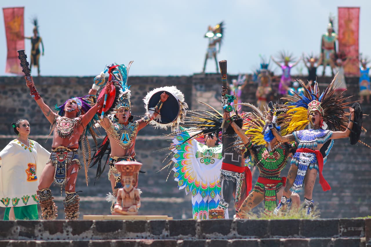 La llama que arderá en el pebetero de los Juegos Panamericanos de Lima 2019 fue creada en la ceremonia del fuego nuevo, ritual celebrado a la manera de la civilización Mexicas en las pirámides de Teotihuacán.