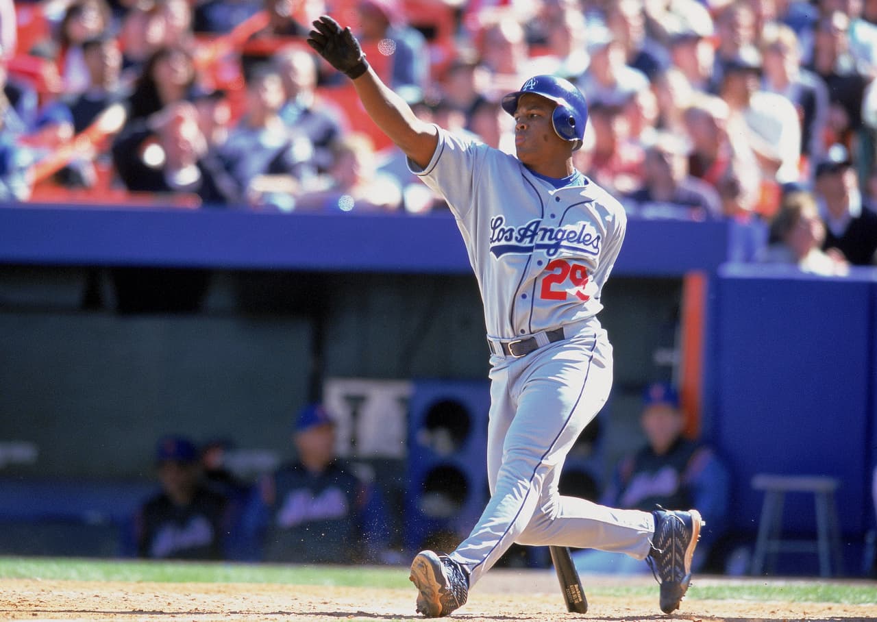 <b>Adrián Beltré</b>. El tercera base dominicano debutó en 1998 con la organización de los Dodgers de Los Ángeles, equipo con el que jugó hasta la temporada de 2004, cuando se fue a los Seattle Mariners.